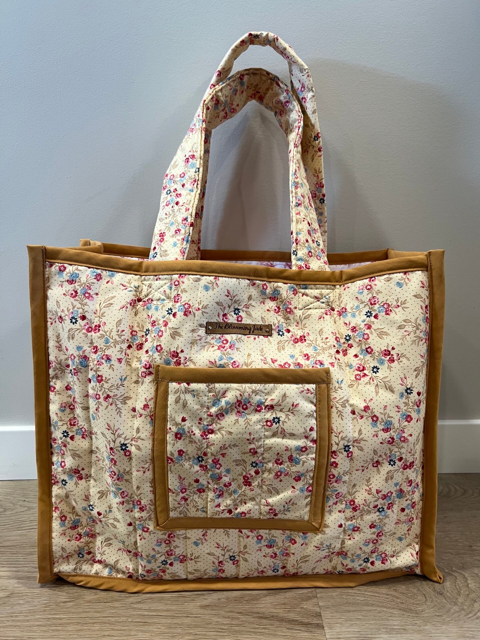 Quilted Boxy Everyday Tote in Western Floral Neutral
