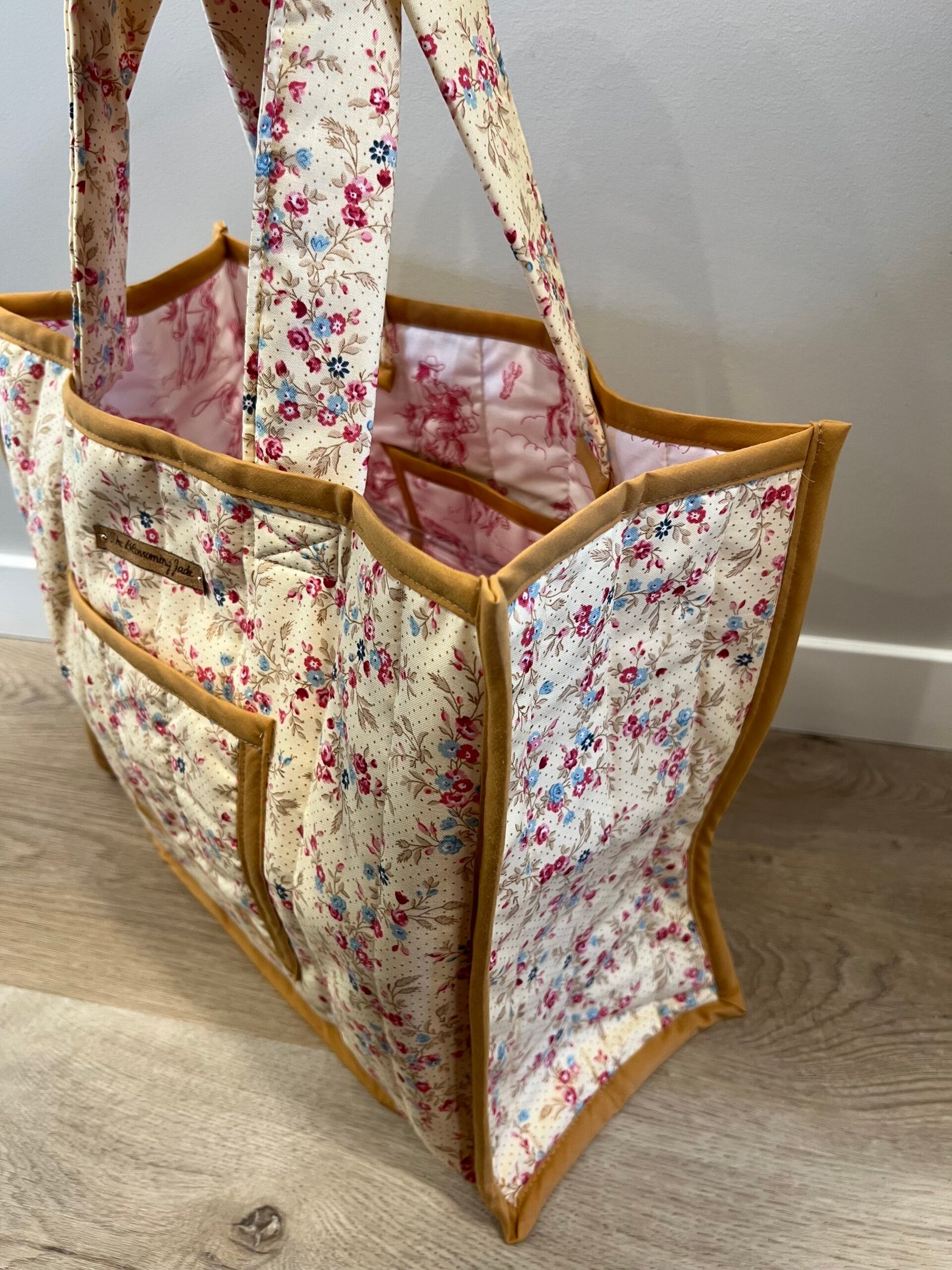 Quilted Boxy Everyday Tote in Western Floral Neutral - Image 3