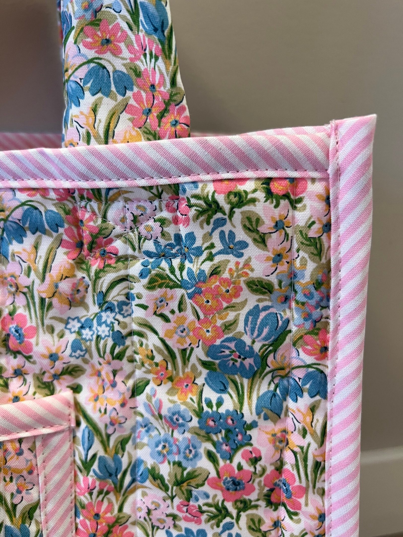 Mini Quilted Everyday Tote in Tropical Floral - Image 3