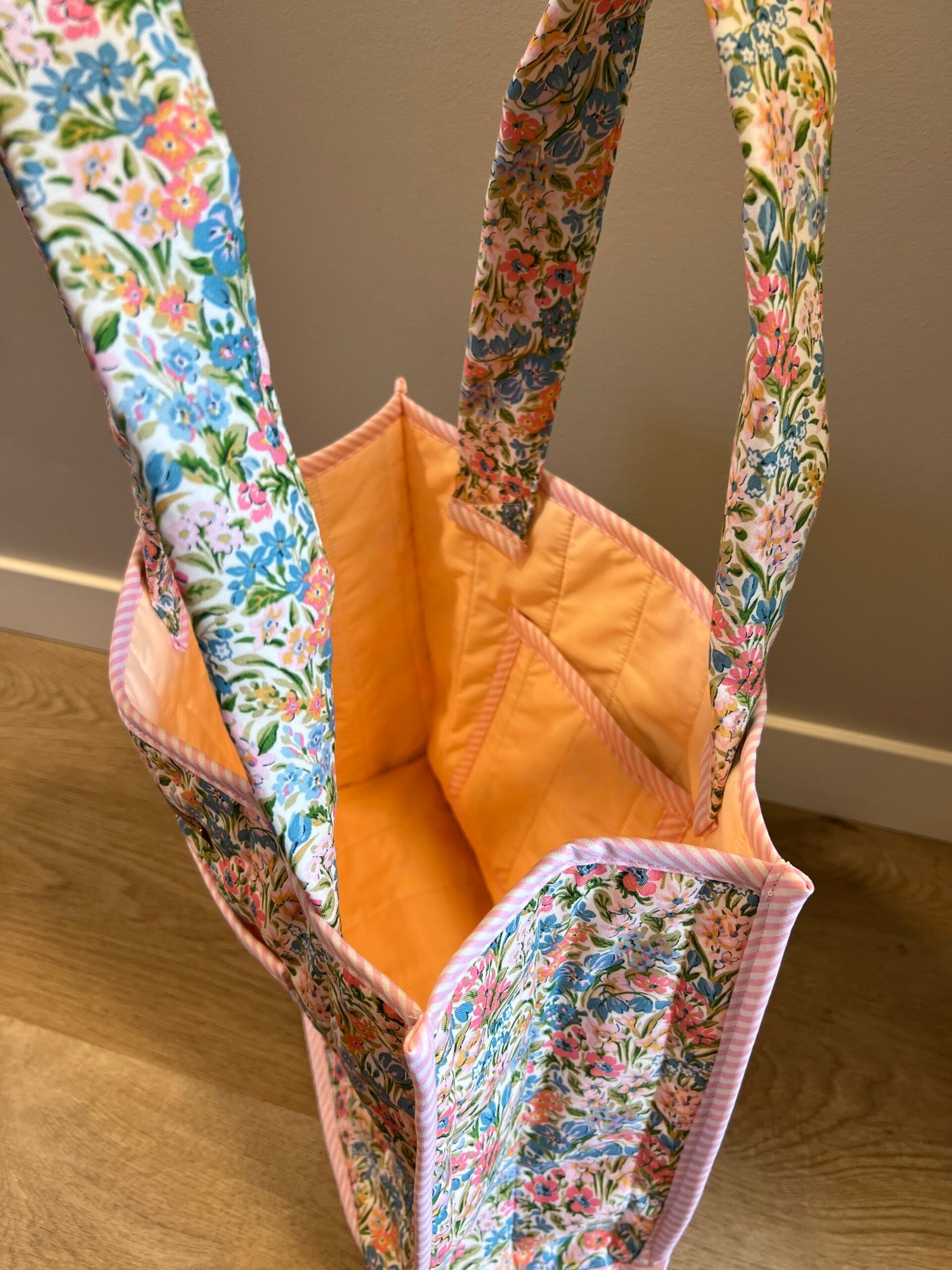 Mini Quilted Everyday Tote in Tropical Floral - Image 4